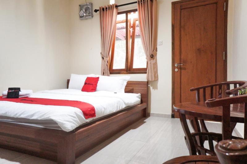 Reddoorz Syariah Near Exit Tol Malang Hotel Room photo