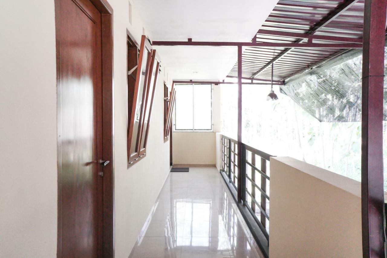 Reddoorz Syariah Near Exit Tol Malang Hotel Exterior photo